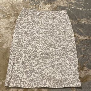 Stretchy leopard skirt